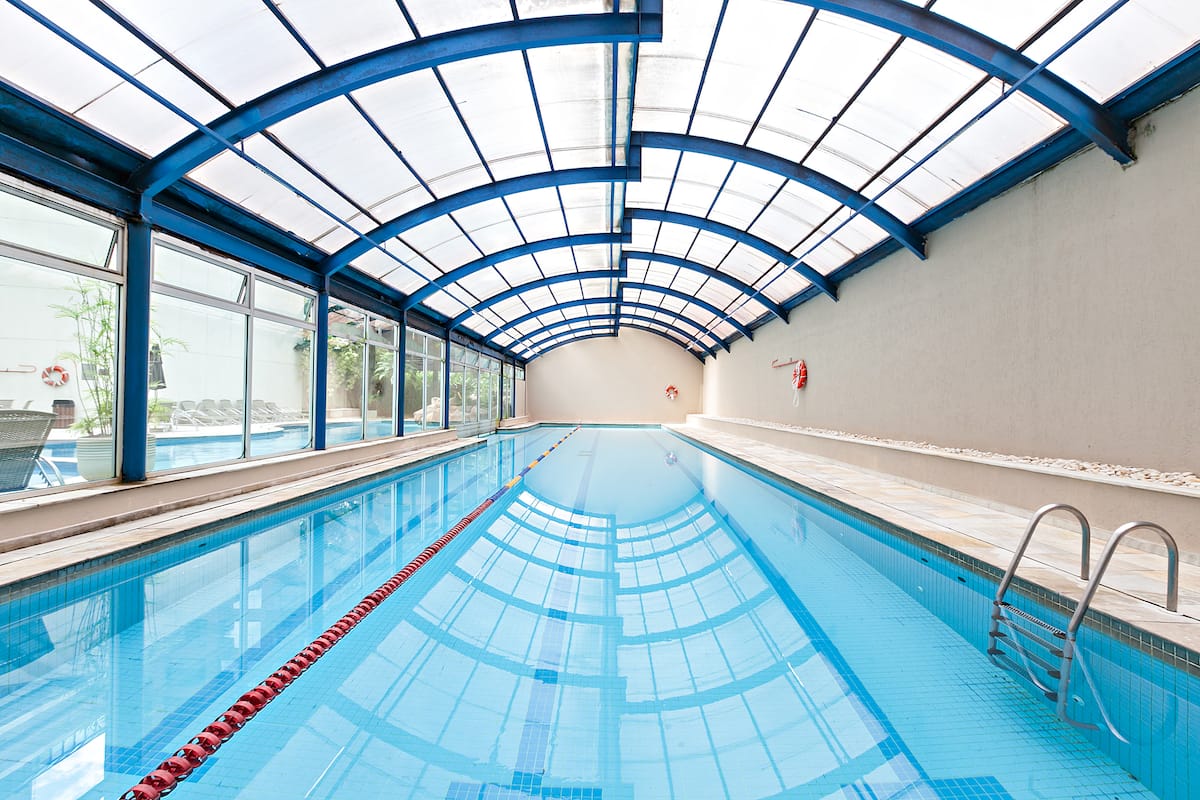 Piscina coberta climatizada